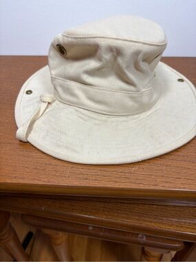 Tilley Canvas Bucket Hat in Natural Cream